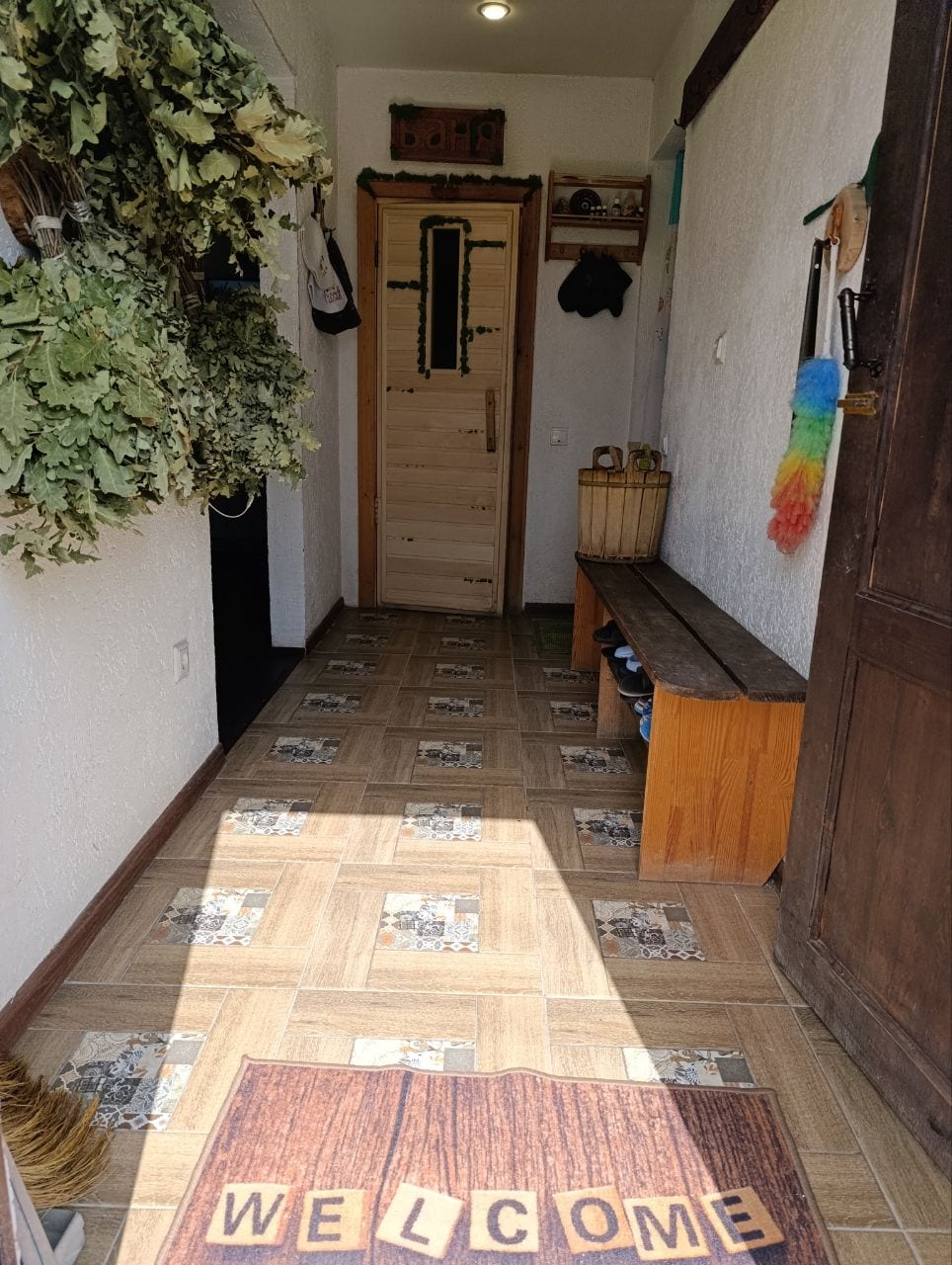 Предбанник с вениками